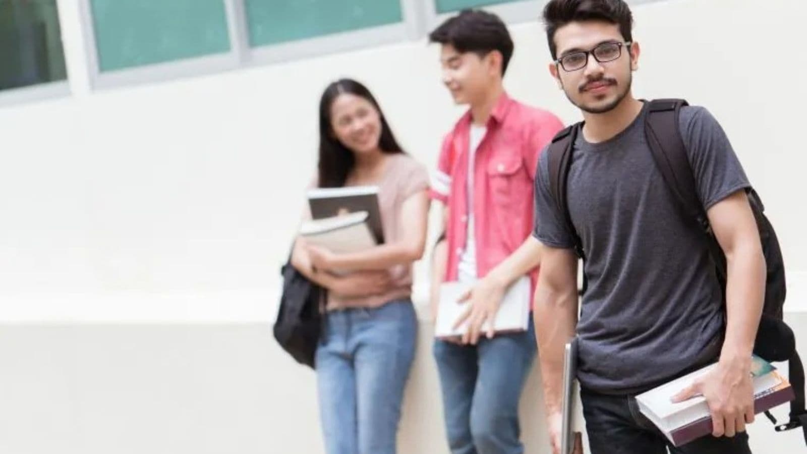 What is an international student tuition deposit and how and when to pay it?