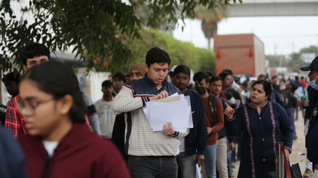 During the counselling process, students will be required to carry their original documents for verification to the designated faculty/department.