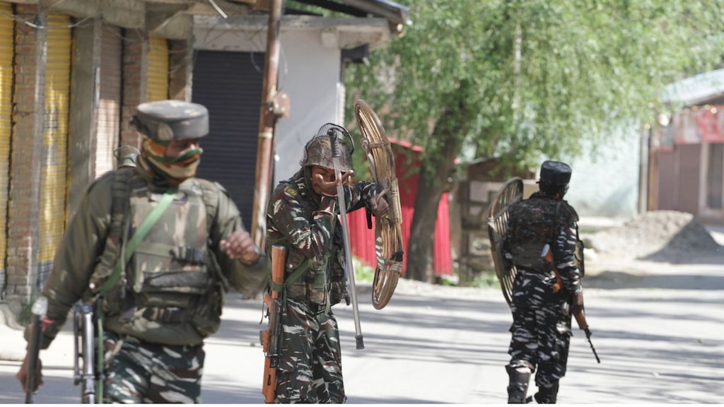 UPSC CAPF (Central Armed Police Forces)UPSC CAPF exam is conducted once a year to recruit officers in armed police forces such as the Border Security Force (BSF), Central Reserve Police Force (CRPF), Central Industrial Security Force (CISF), Indo-Tibetan Border Police (ITBP) and Sashastra Seema Bal (SSB). Applications are generally released in April. Exam Date - The exam has already been conducted for this year on August 4, 2024 Official website to apply - upsc.gov.in