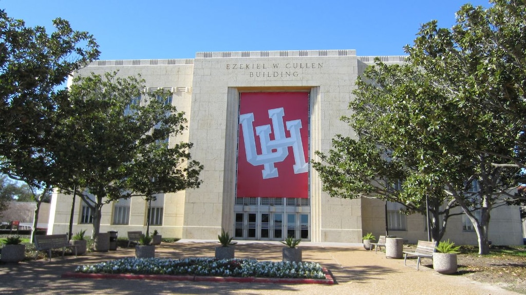 University of Houston - Established in 1927, University of Houston is a public research university located in Texas. It offers around 300 degrees and programmes. (Image/uh.edu)